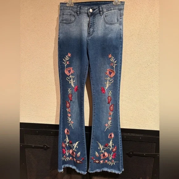 STUNNING Boho Embroidered Floral Blue Jeans - Picture 4 of 5